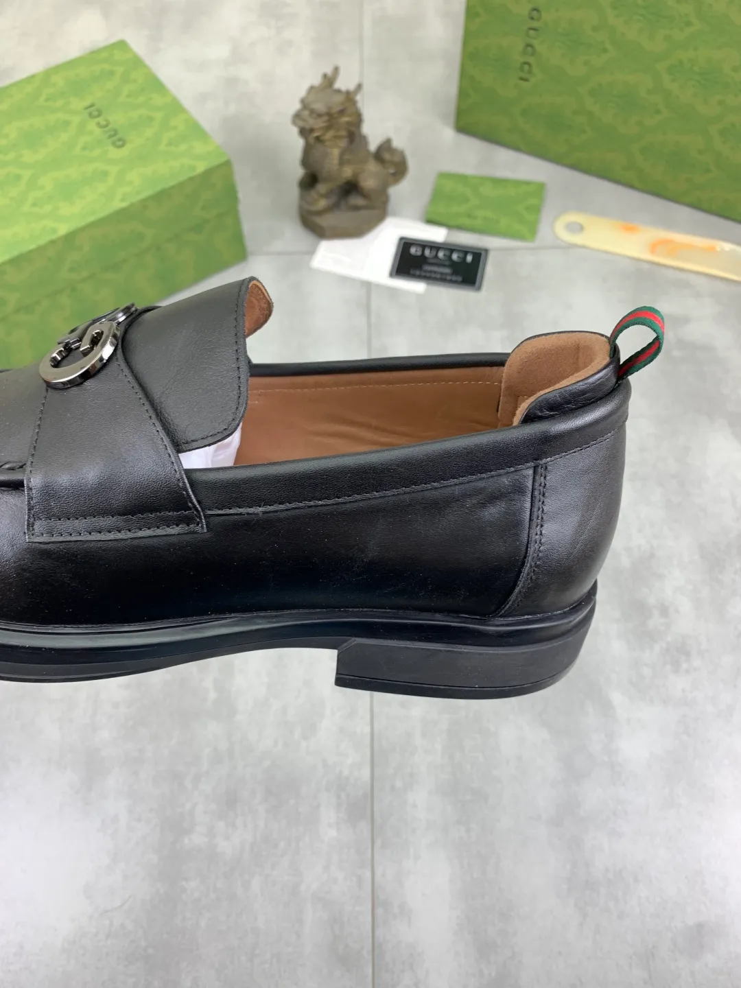 Men's shoes💰P500💰【New model, soft and comfortable Gucci classic business leather shoes hot selection (Gucci) official website latest Gucci business leather shoes, hot style 💥 simple and elegant style, exclusive for trendy men. Unique official website latest brand original double G embossed elements 👑 Gucci original decoration, fashionable and generous, the fabric is original calfskin ✅ Fully imported first-layer pigskin lining, the official website specifies wear-resistant, rubber business outsole, the classic model is taken in kind at the counter 🎬38-44 (customized at 45) black Brown optional